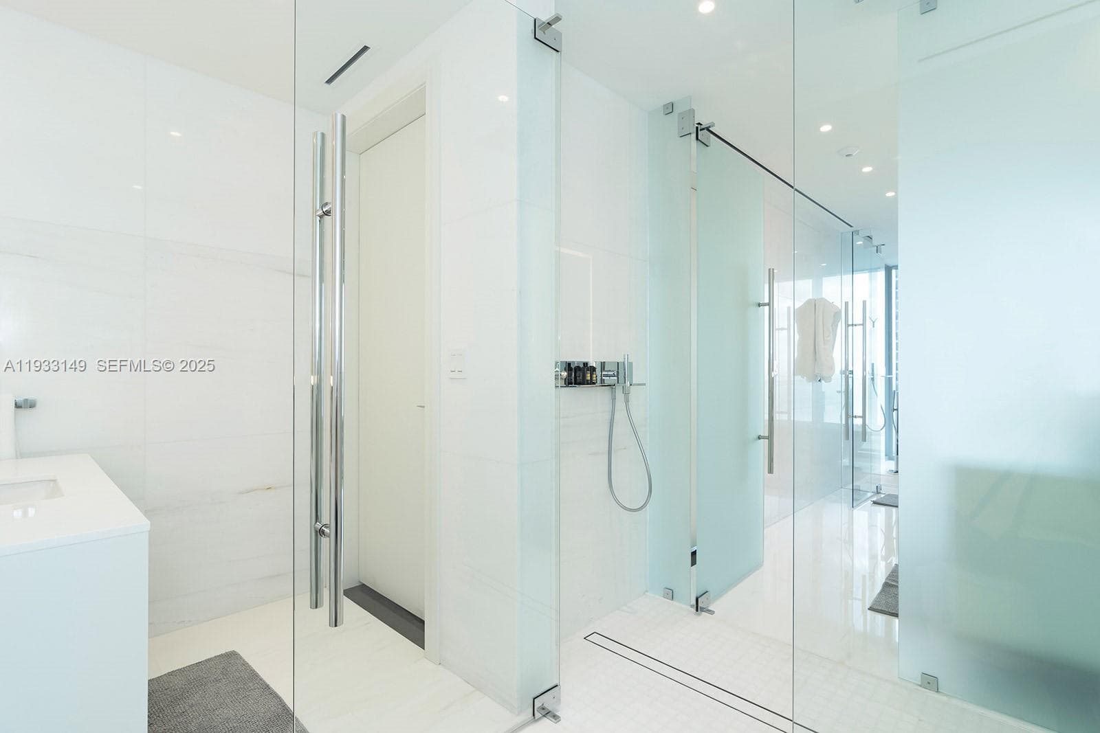 300 Biscayne Blvd Way # 1901, Miami FL 33131 — 34
