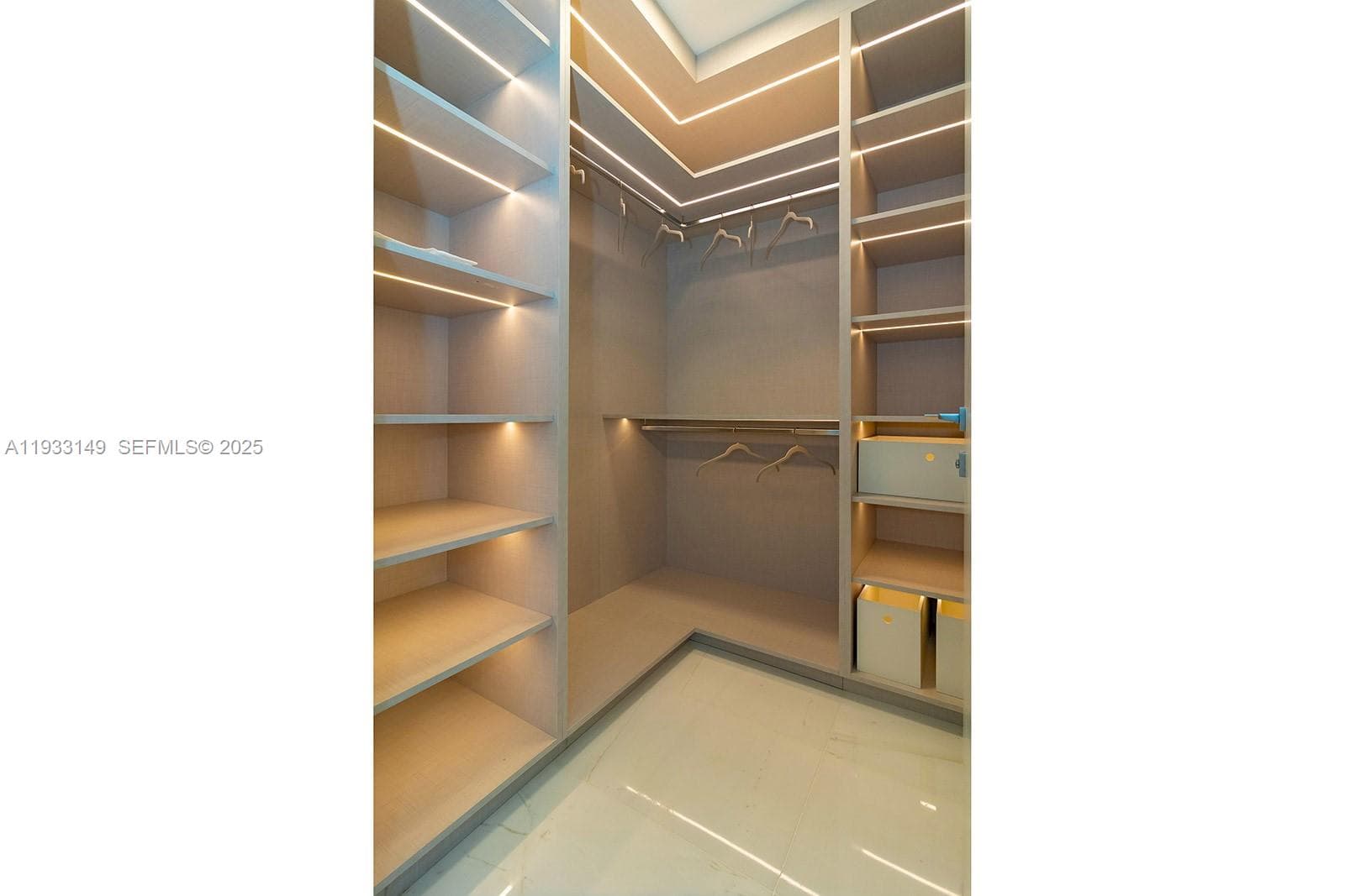 300 Biscayne Blvd Way # 1901, Miami FL 33131 — 54