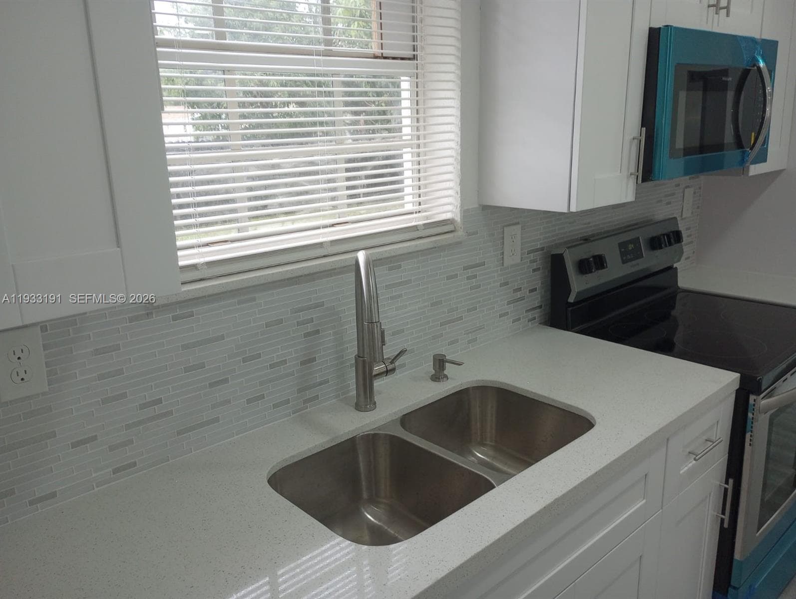 7625 NW 14th Ct, Miami FL 33147 — 10