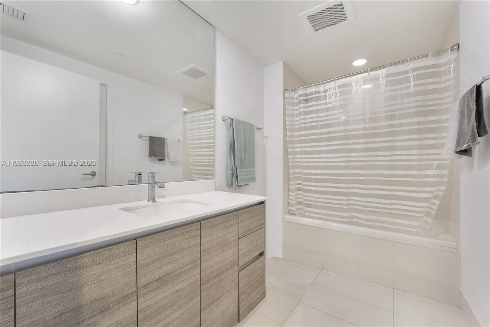 1100 S Miami Ave # 1607, Miami FL 33130 — 19