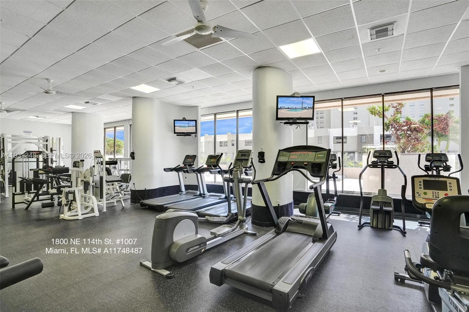 1800 NE 114th St # 1007, Miami FL 33181 — 33
