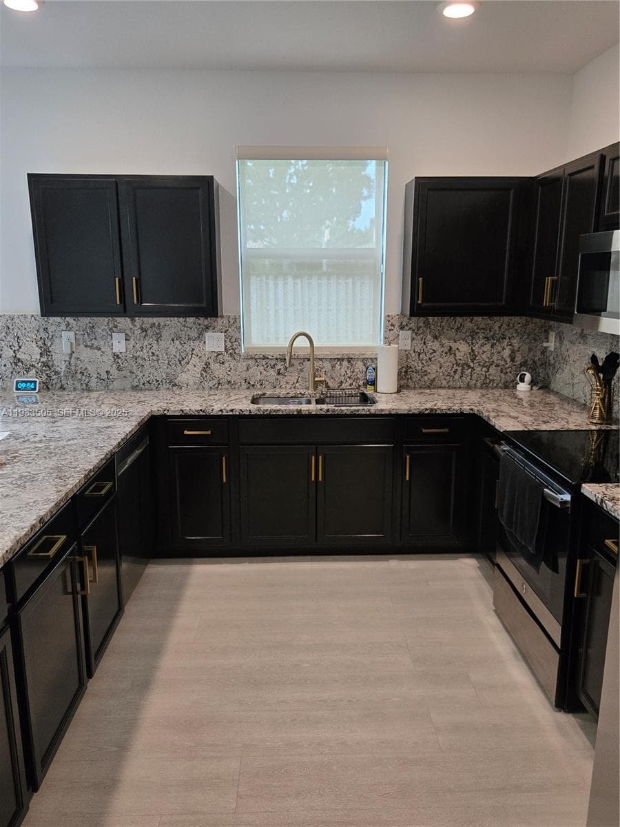 634 SE 37 Ave, Homestead FL 33033 — 6