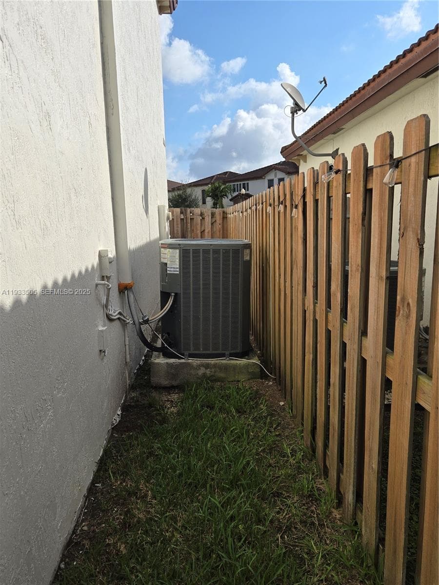 634 SE 37 Ave, Homestead FL 33033 — 31