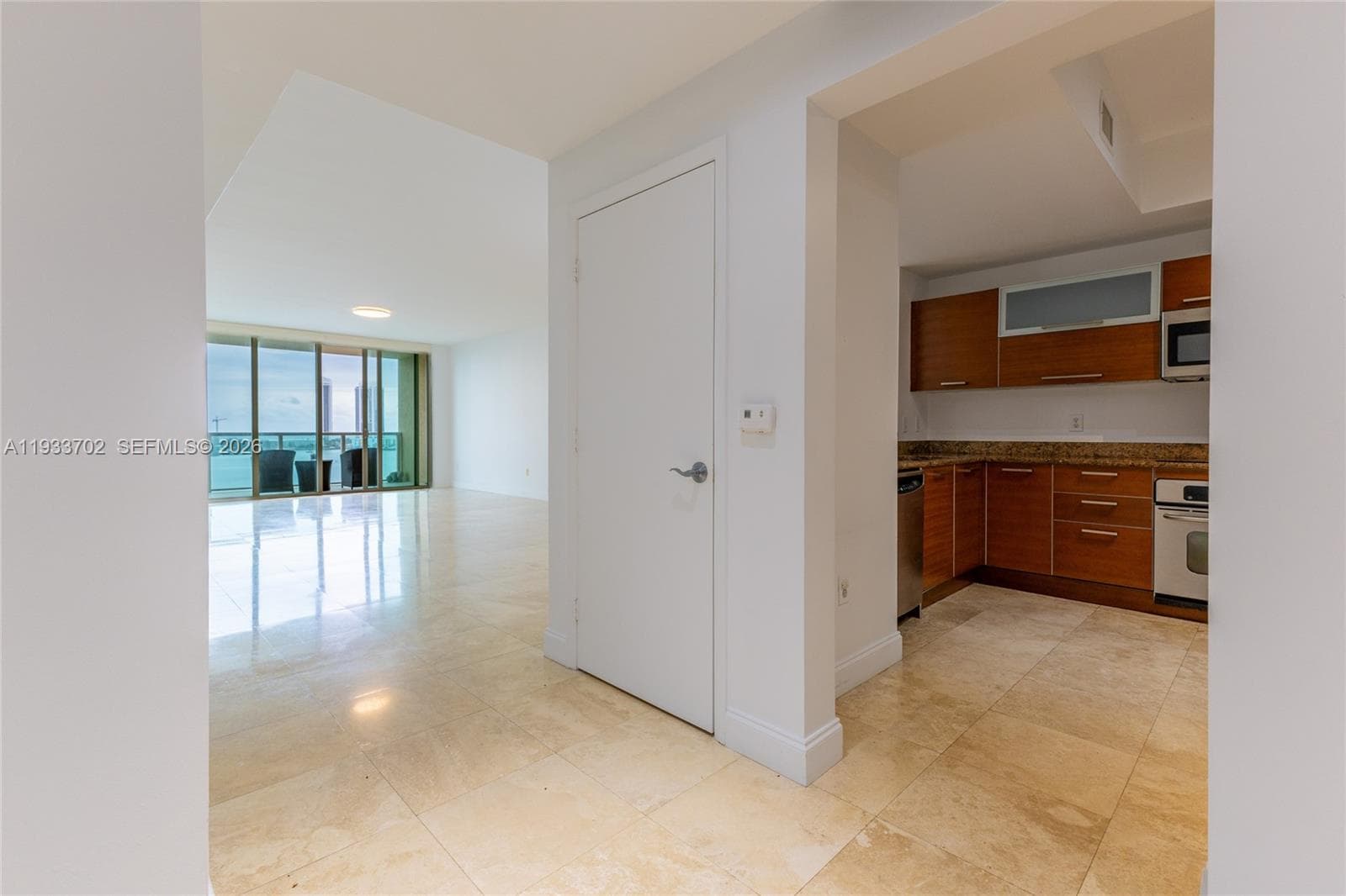 3330 NE 190th St # 1112, Aventura FL 33180 — 54