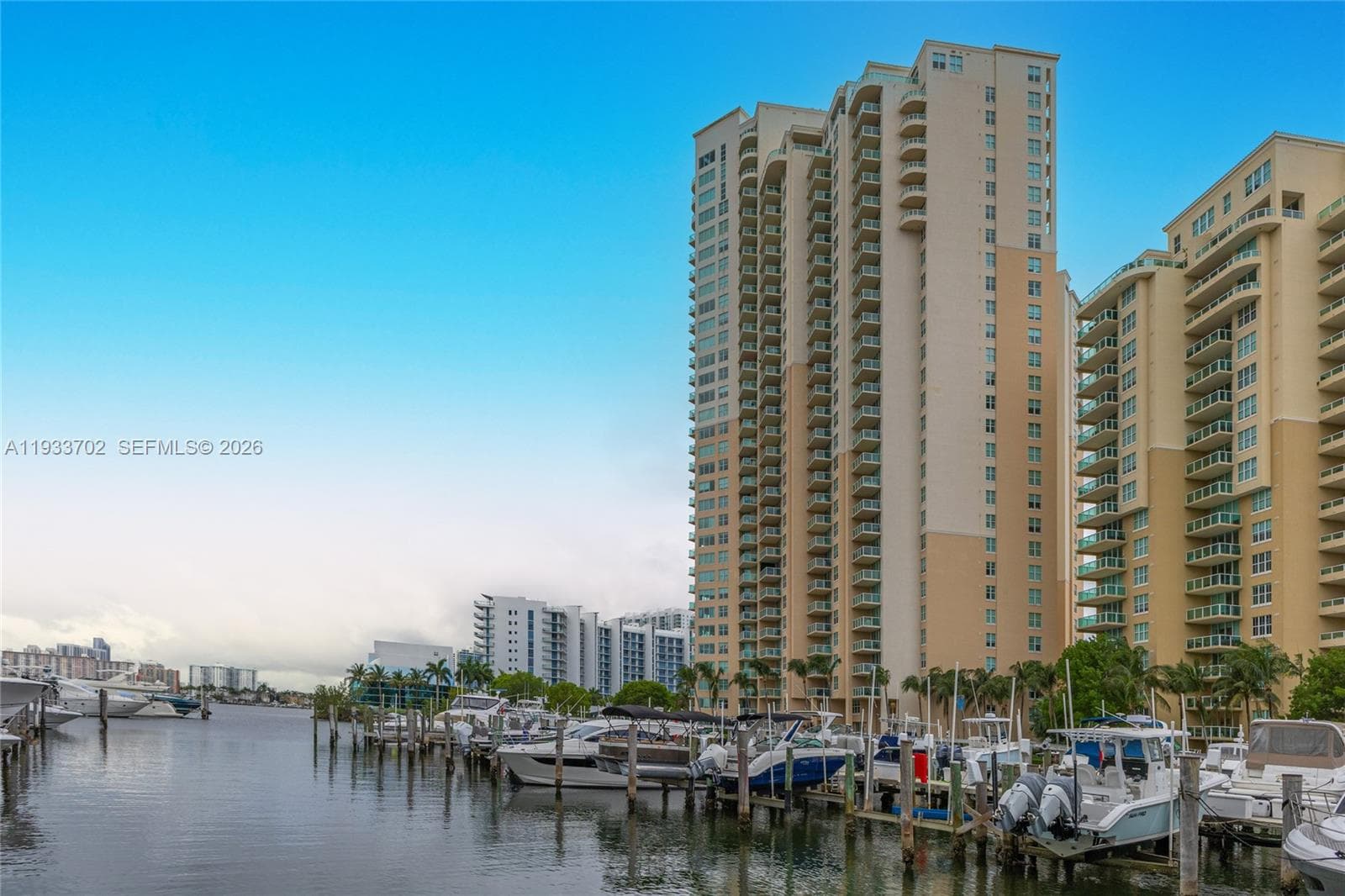 3330 NE 190th St # 1112, Aventura FL 33180 — 25