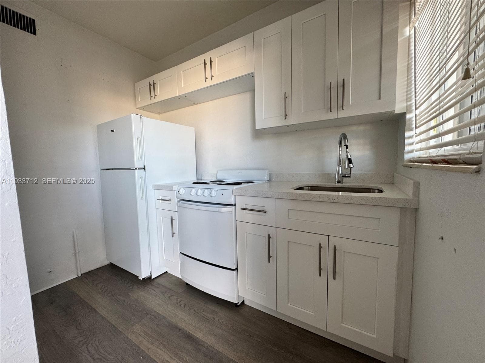 251 Hibiscus Dr # 4, Miami Springs FL 33166 — 18