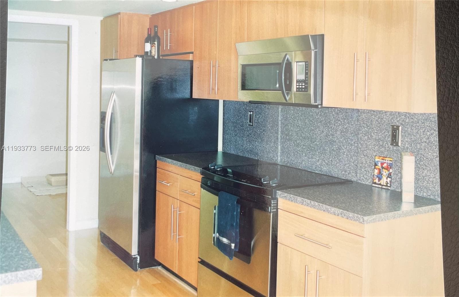 1000 Quayside Ter # 806, Miami FL 33138 — 2