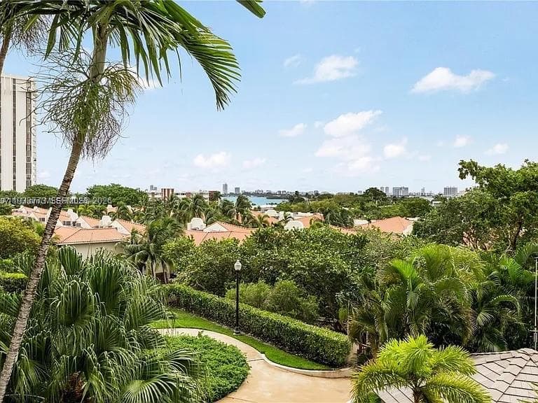 1000 Quayside Ter # 806, Miami FL 33138 — 17