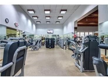 1000 Quayside Ter # 806, Miami FL 33138 — 32