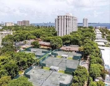 1000 Quayside Ter # 806, Miami FL 33138 — 37