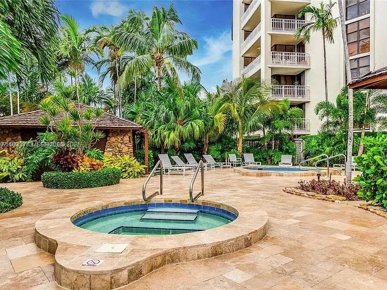 1000 Quayside Ter # 806, Miami FL 33138 — 15