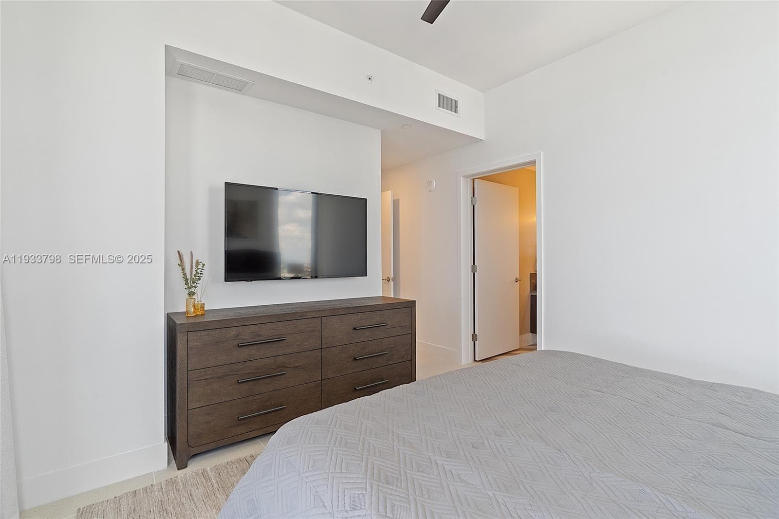 159 NE 6th St # 5015, Miami FL 33132 — 20