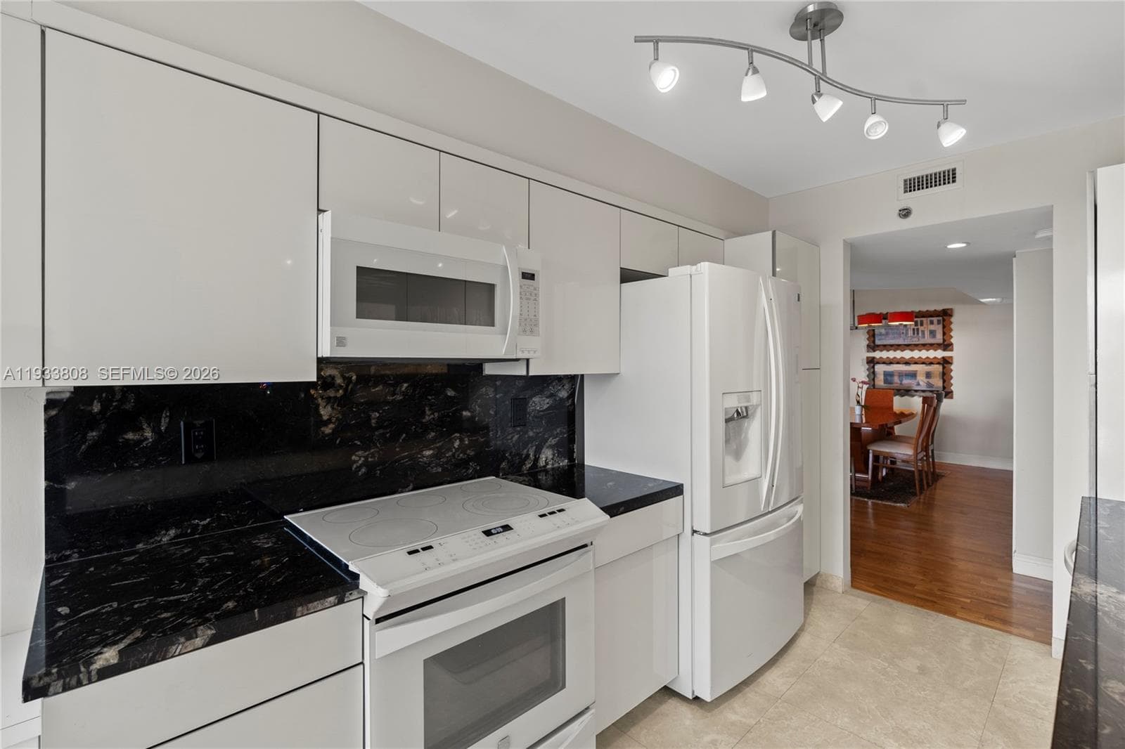 3598 Yacht Club Dr # 1003, Aventura FL 33180 — 34