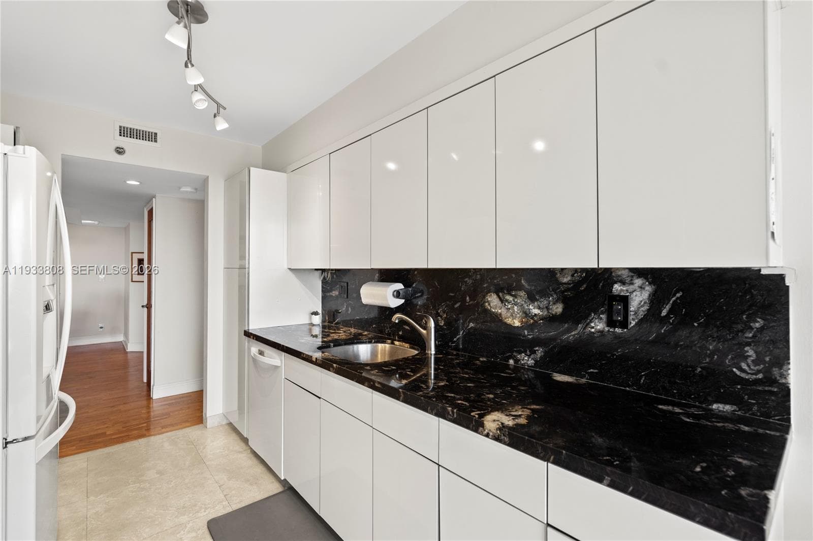 3598 Yacht Club Dr # 1003, Aventura FL 33180 — 35