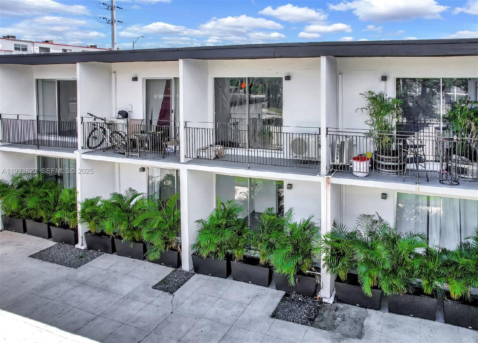 14280 NE 6th Ave, North Miami FL 33161 — 16