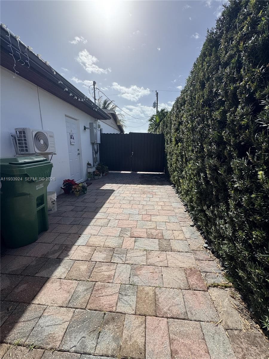 9300 SW 192nd Dr, Cutler Bay FL 33157 — 26