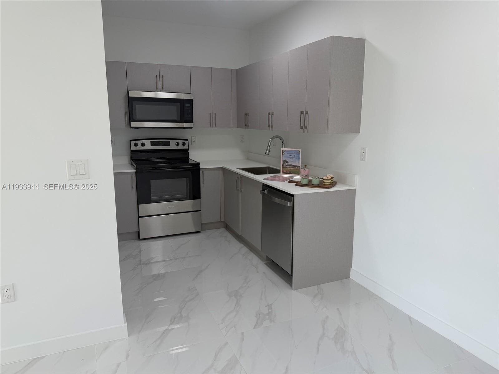 2306 E 4th ave # 303, Hialeah FL 33013 — 5