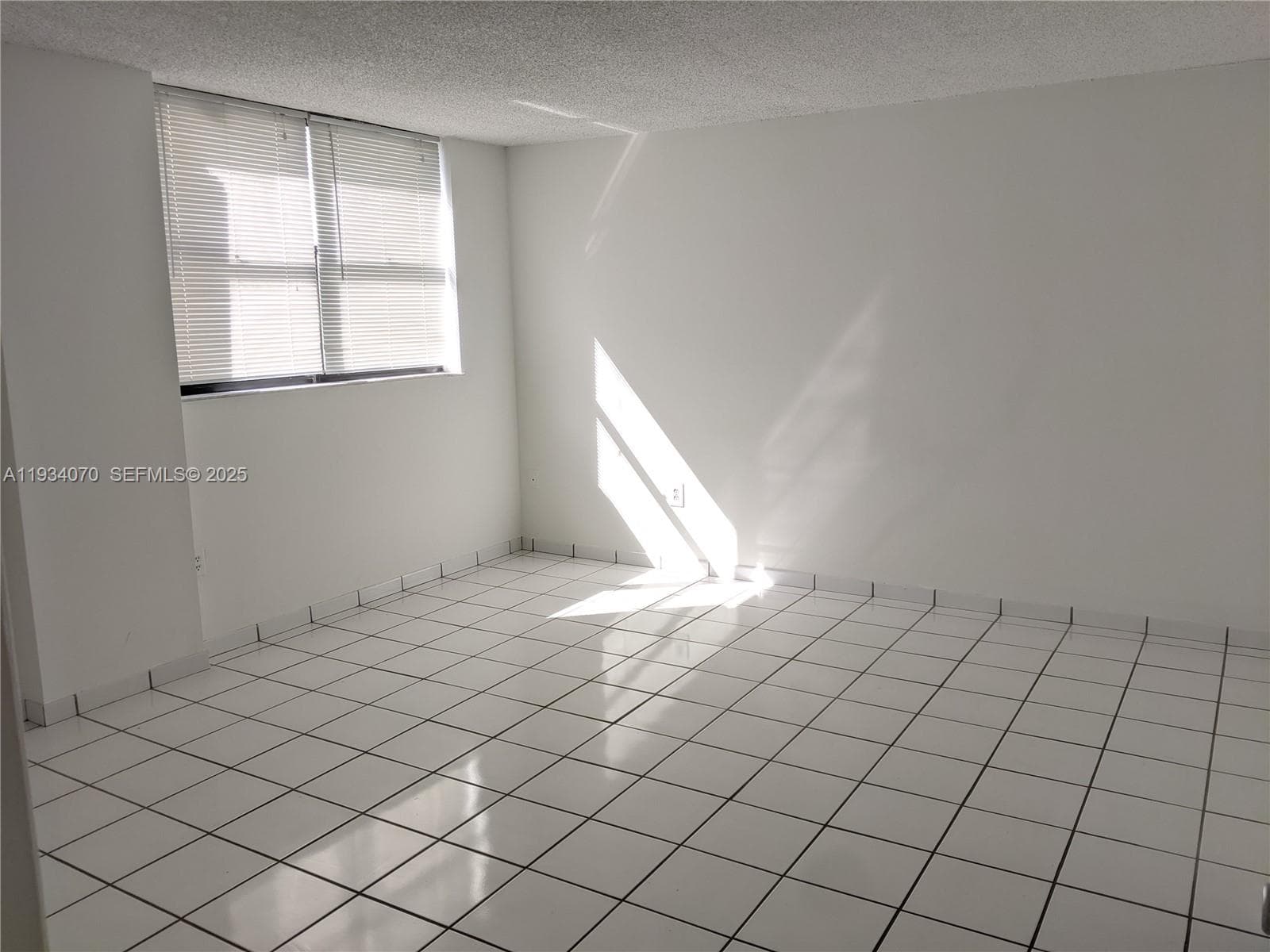 1623 Collins Ave # 218, Miami Beach FL 33139 — 11