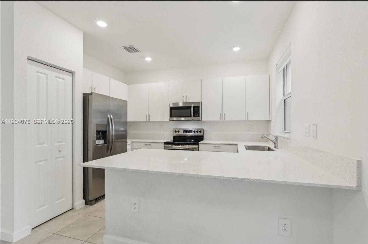 2645 SE 17th St, Homestead FL 33035 — 6