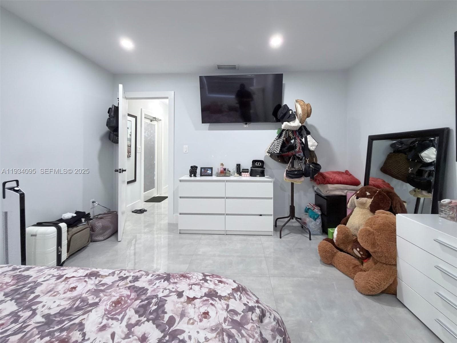 2711 SW 117th Ct, Miami FL 33175 — 25