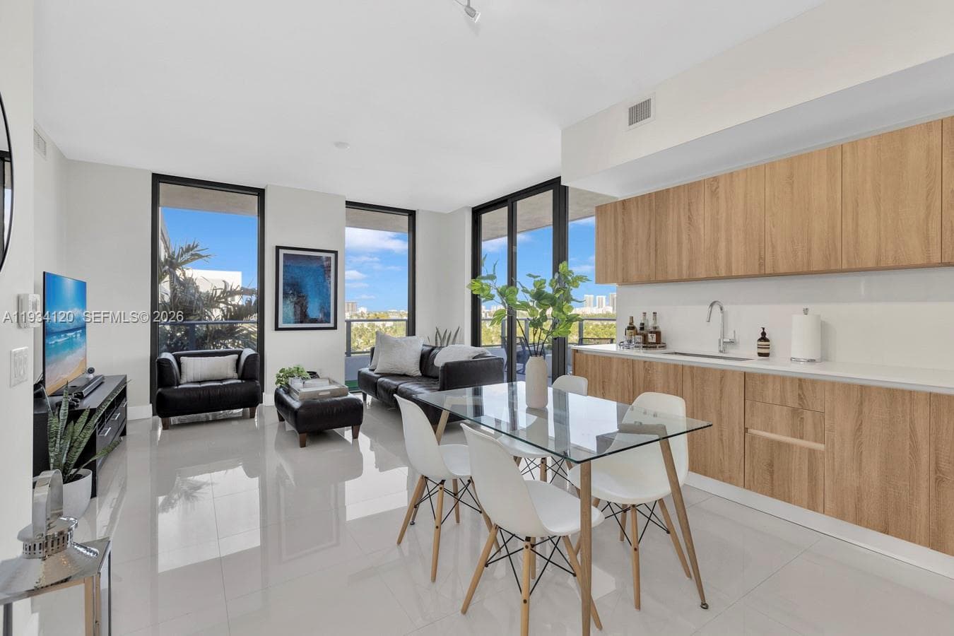 2960 NE 207 St # 810, Aventura FL 33180 — 2