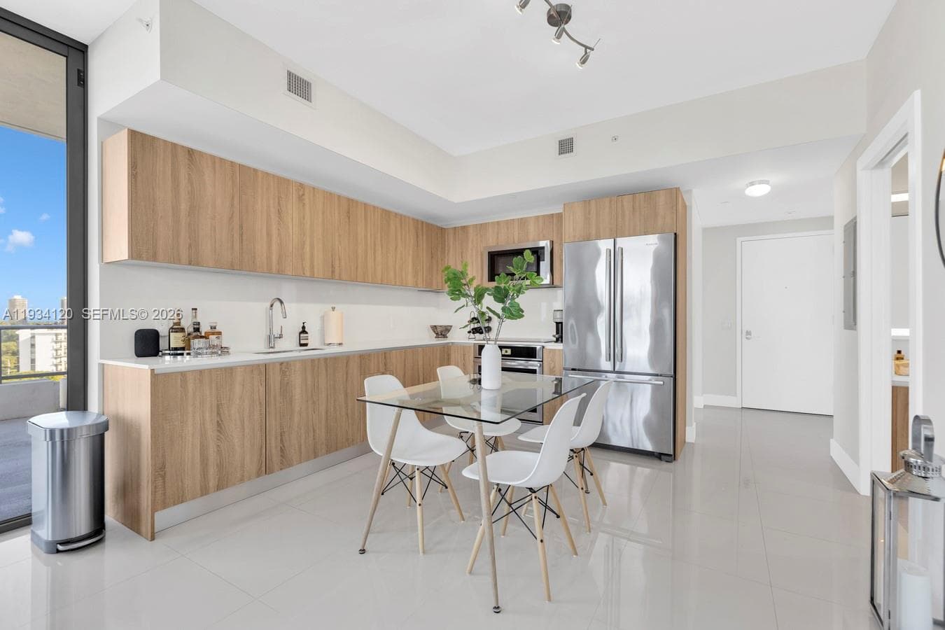 2960 NE 207 St # 810, Aventura FL 33180 — 3