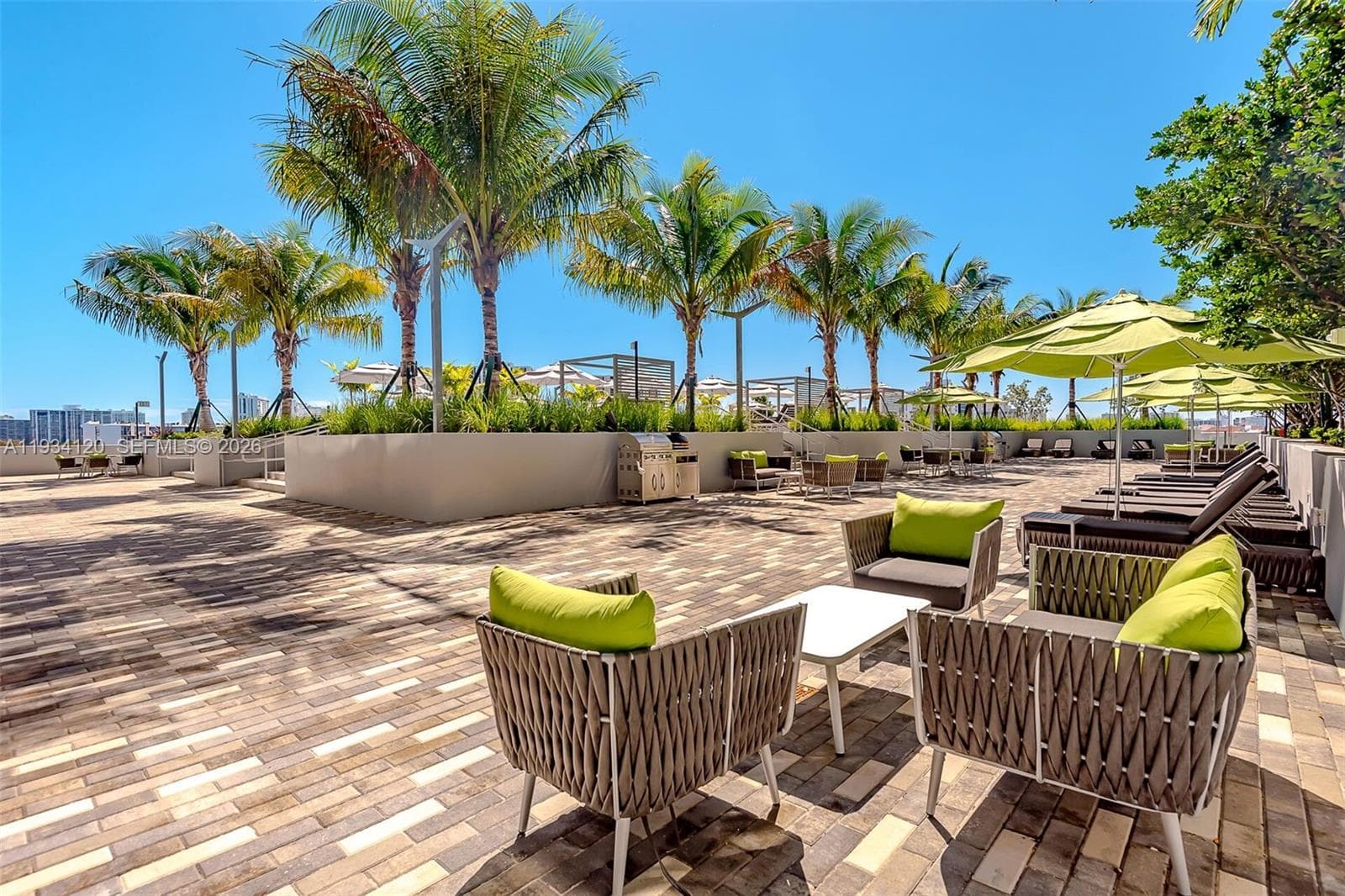 2960 NE 207 St # 810, Aventura FL 33180 — 33