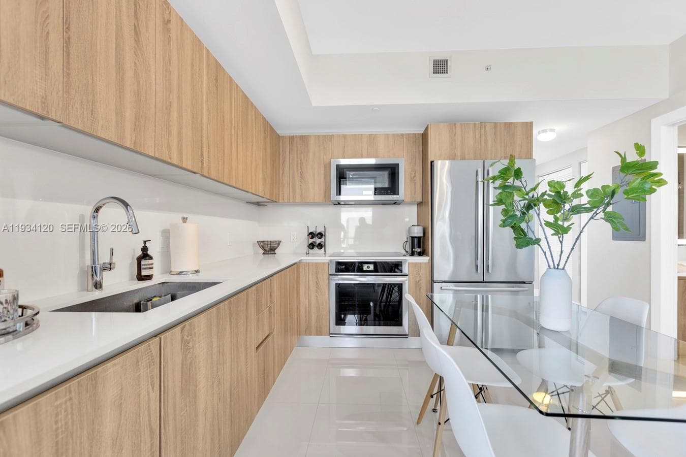 2960 NE 207 St # 810, Aventura FL 33180 — 4