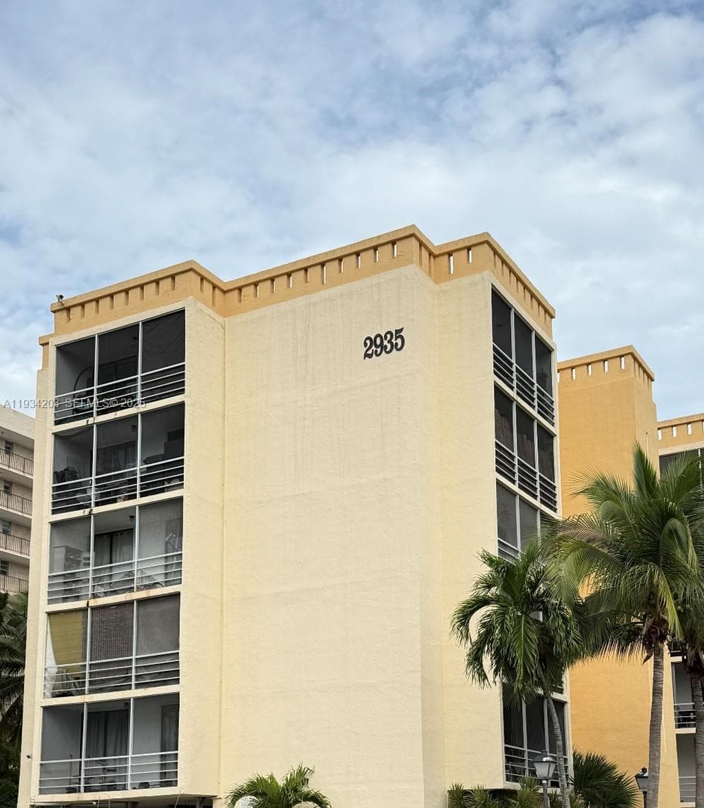 2935 NE 163rd St # 3P, North Miami Beach FL 33160 — 2