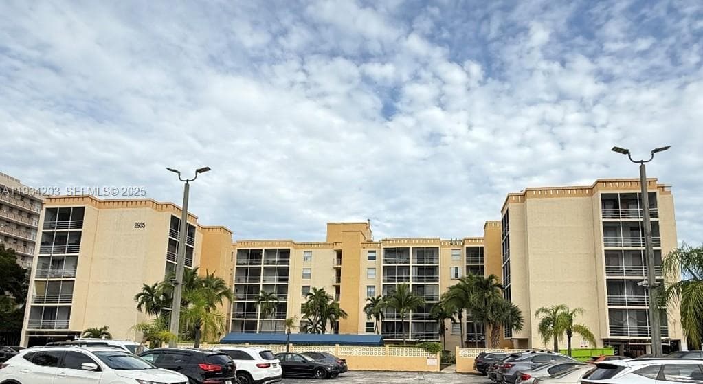 2935 NE 163rd St # 3P, North Miami Beach FL 33160 — 3