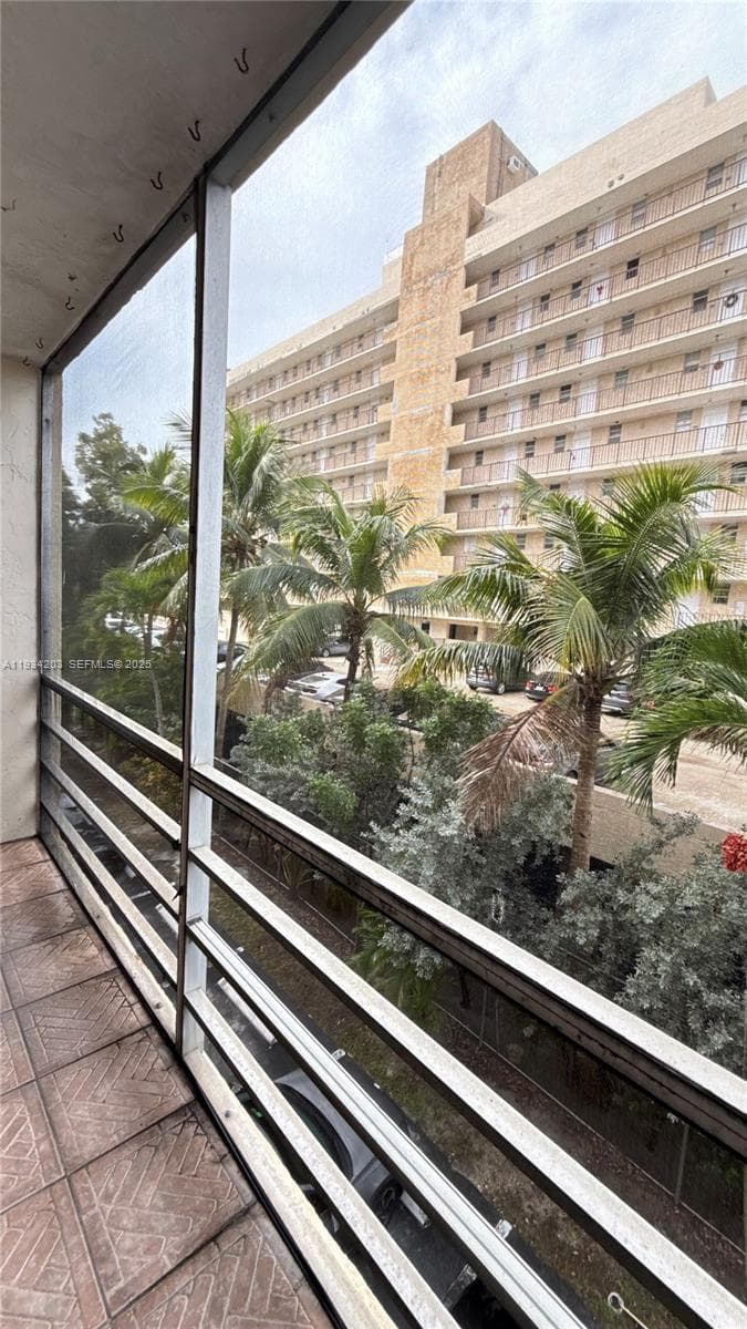 2935 NE 163rd St # 3P, North Miami Beach FL 33160 — 25