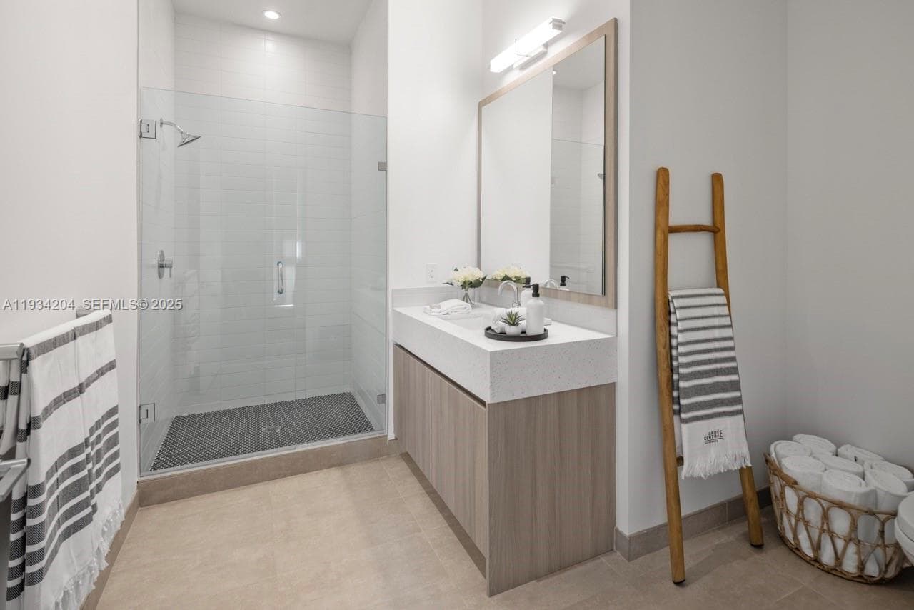 2800 SW 27th Terrace # 0513, Miami FL 33133 — 5