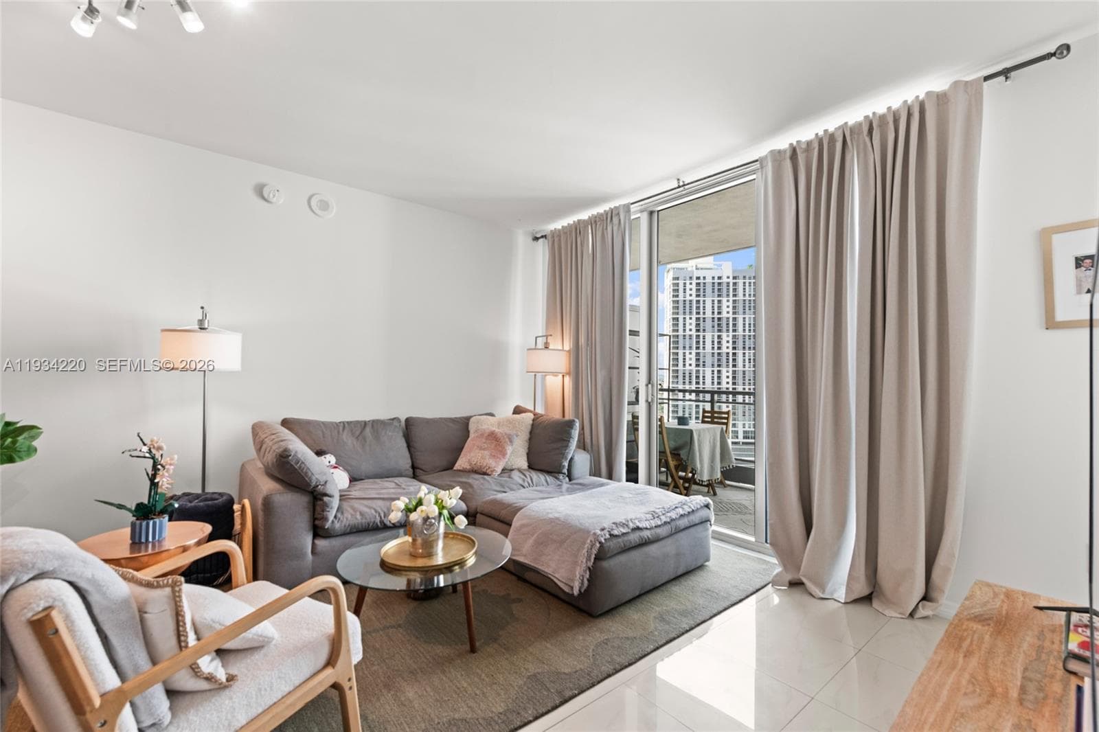 90 SW 3rd St # 2109, Miami FL 33130 — 16