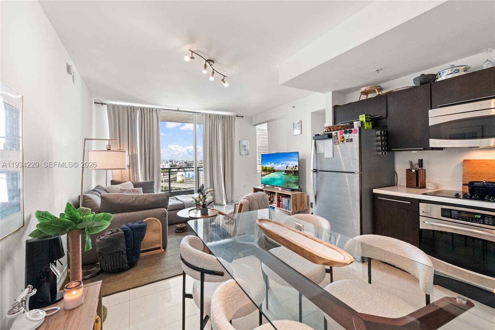 90 SW 3rd St # 2109, Miami FL 33130 — 12
