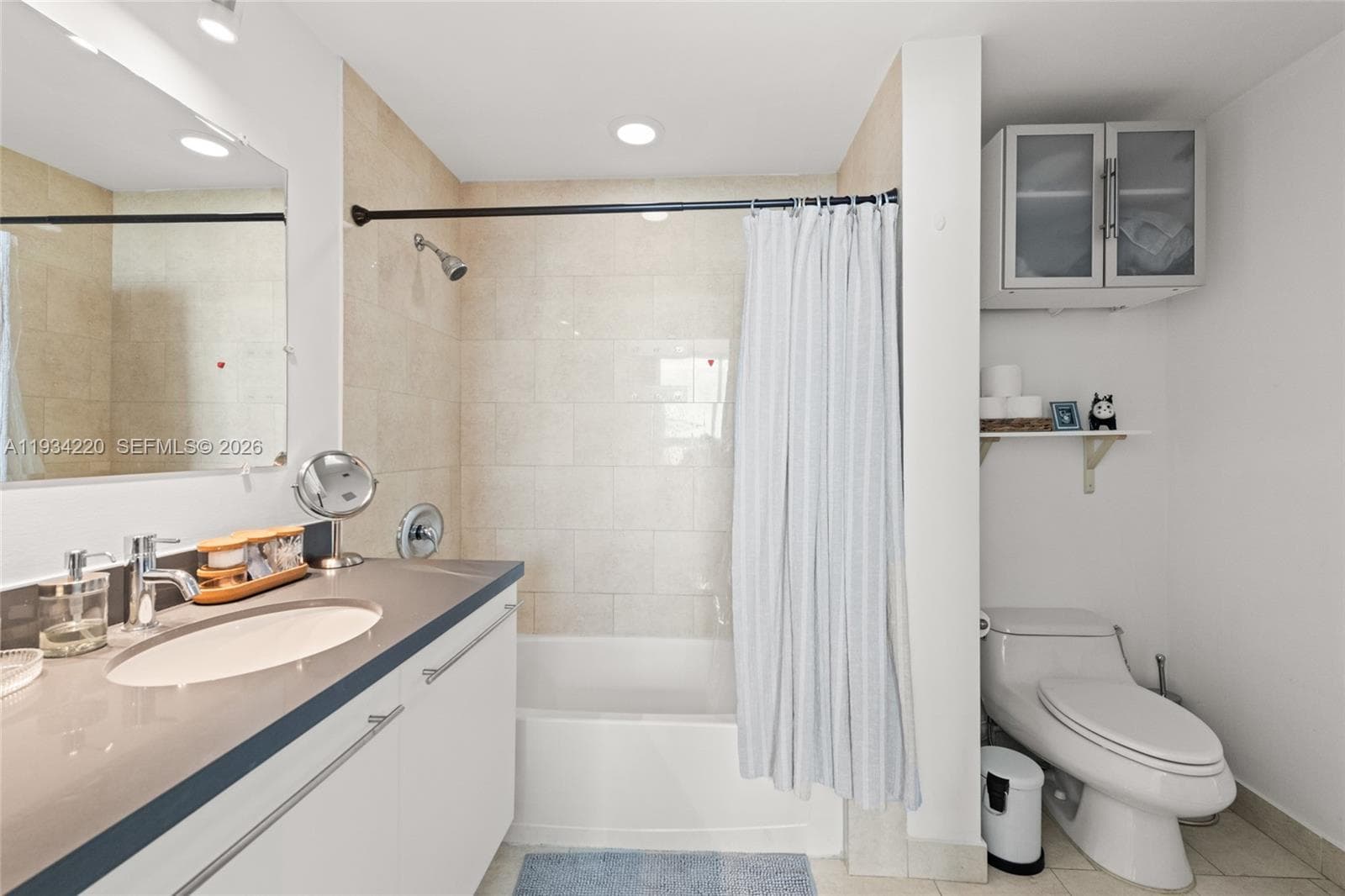90 SW 3rd St # 2109, Miami FL 33130 — 20