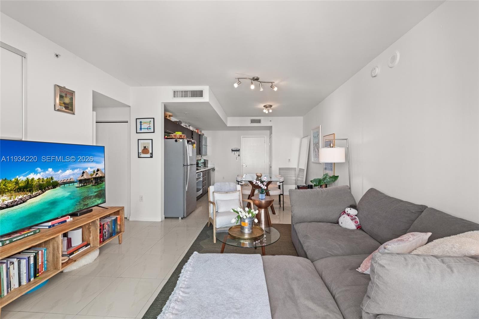 90 SW 3rd St # 2109, Miami FL 33130 — 11