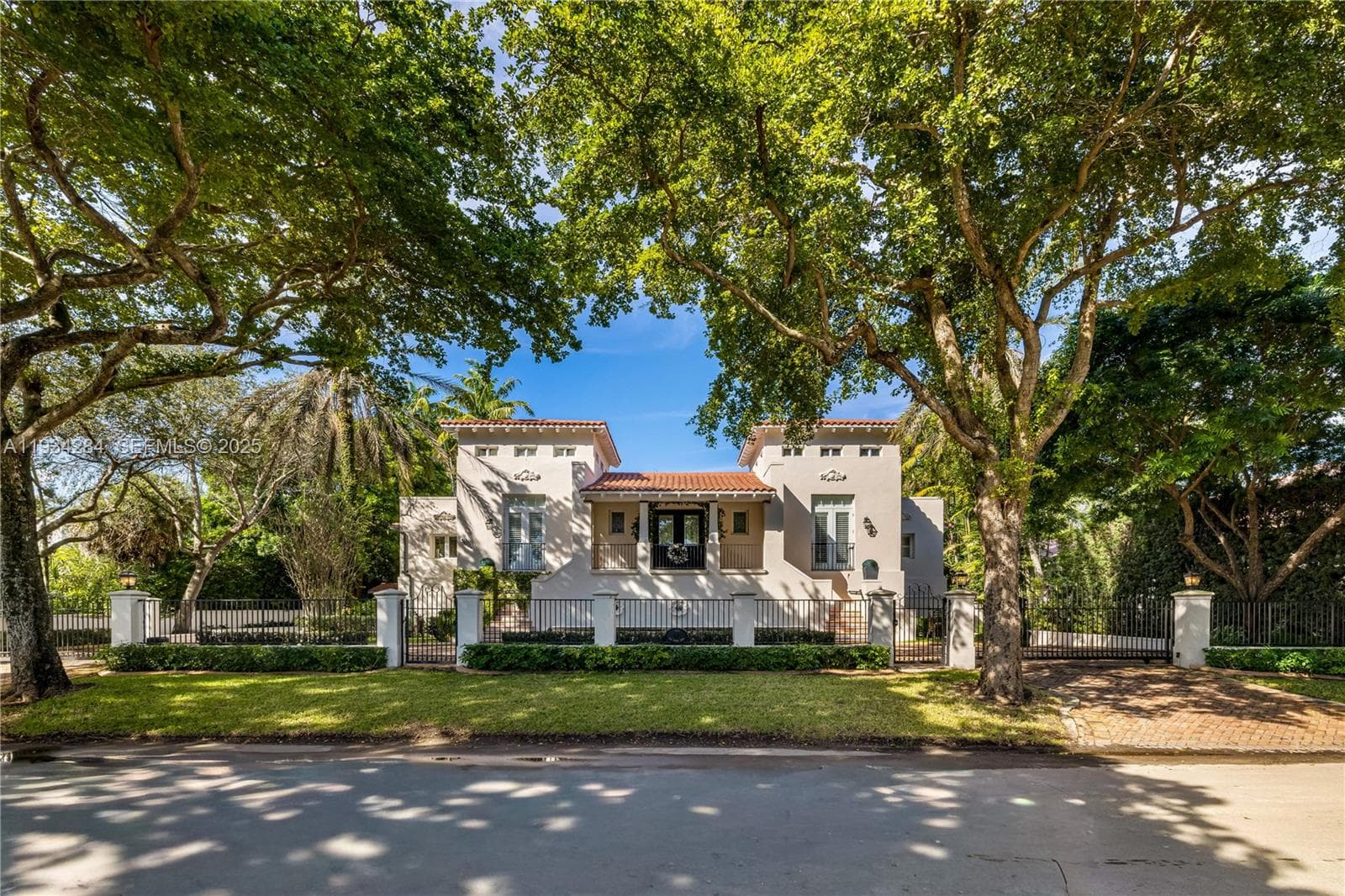 8000 Los Pinos Blvd, Coral Gables FL 33143 — 47