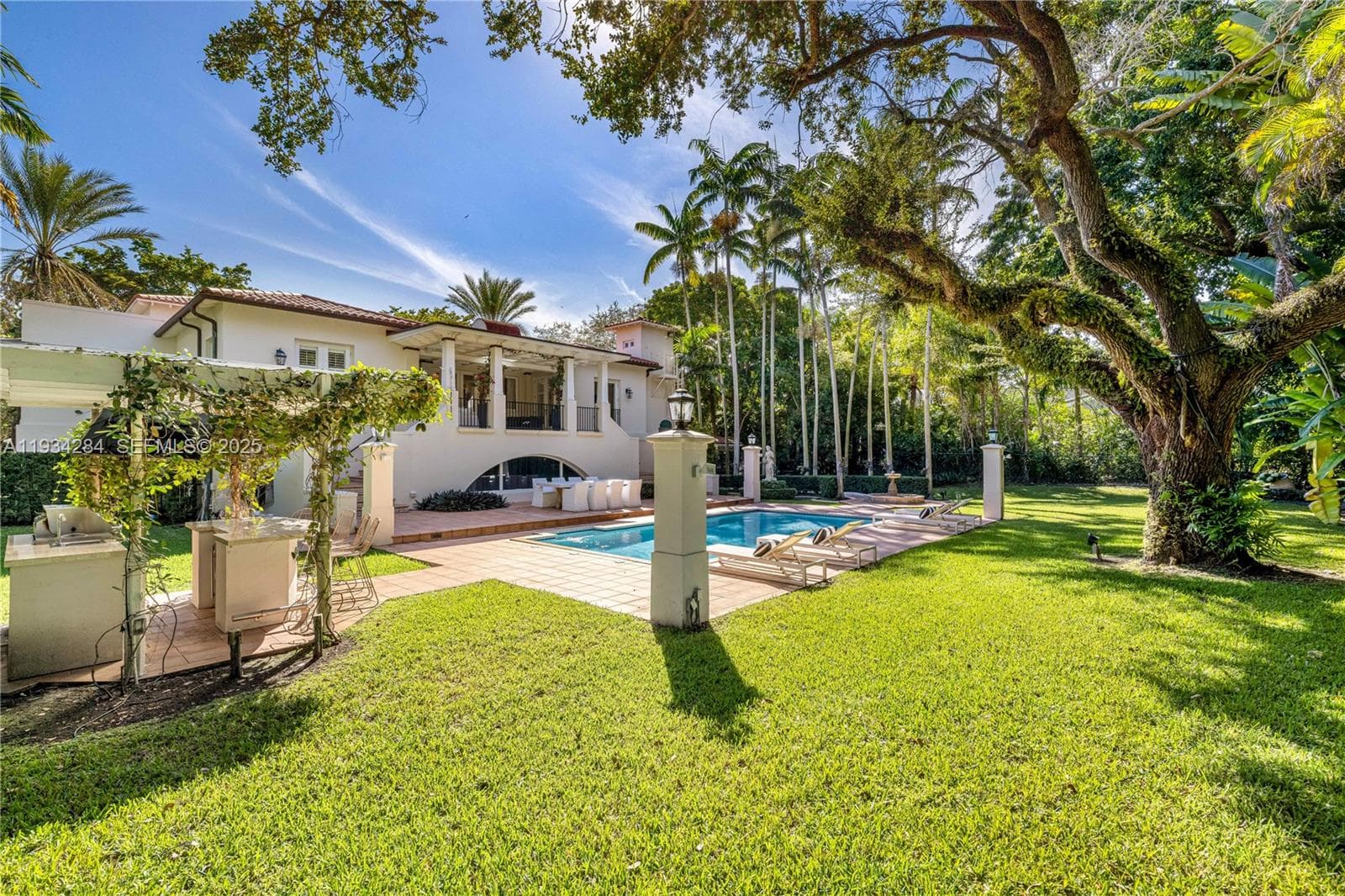 8000 Los Pinos Blvd, Coral Gables FL 33143 — 36