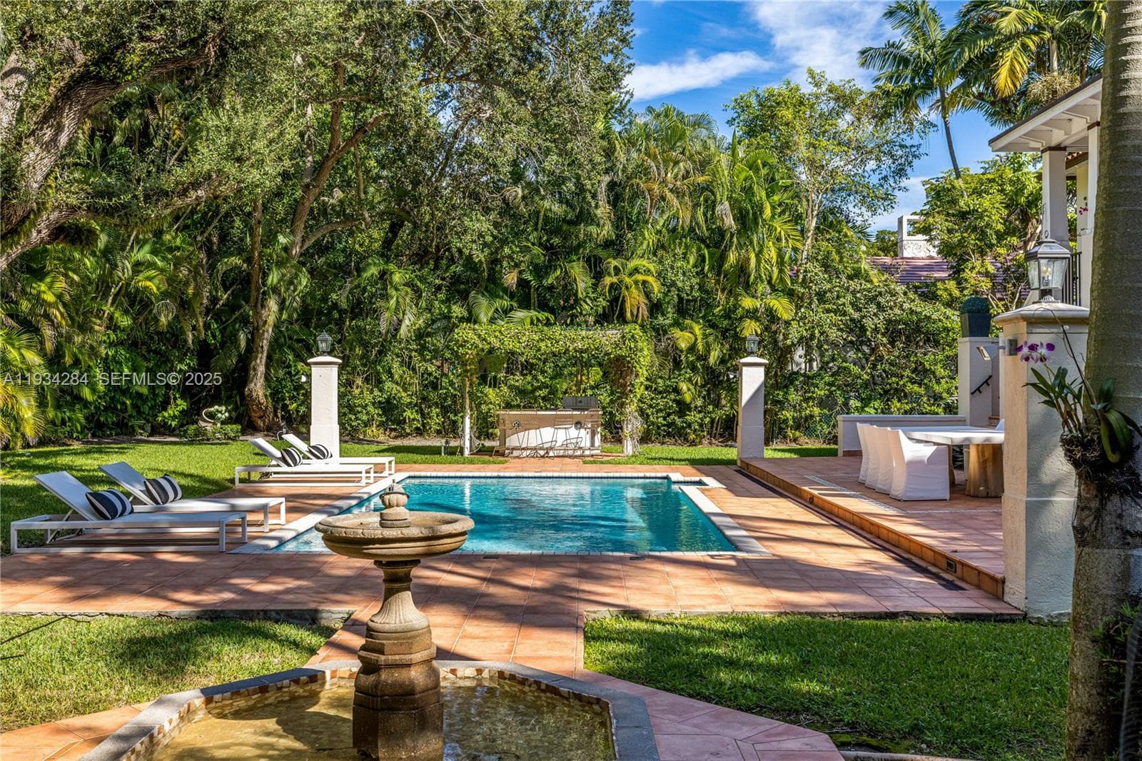 8000 Los Pinos Blvd, Coral Gables FL 33143 — 37