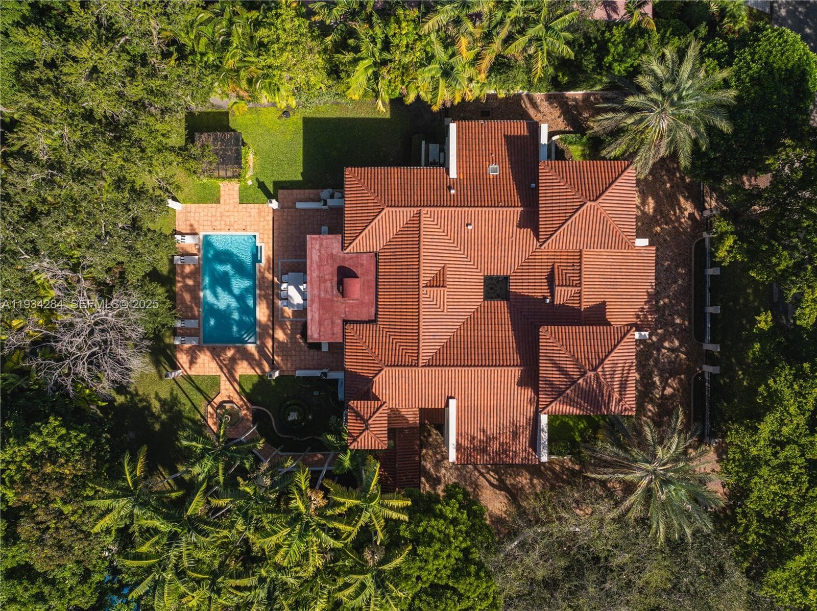 8000 Los Pinos Blvd, Coral Gables FL 33143 — 40