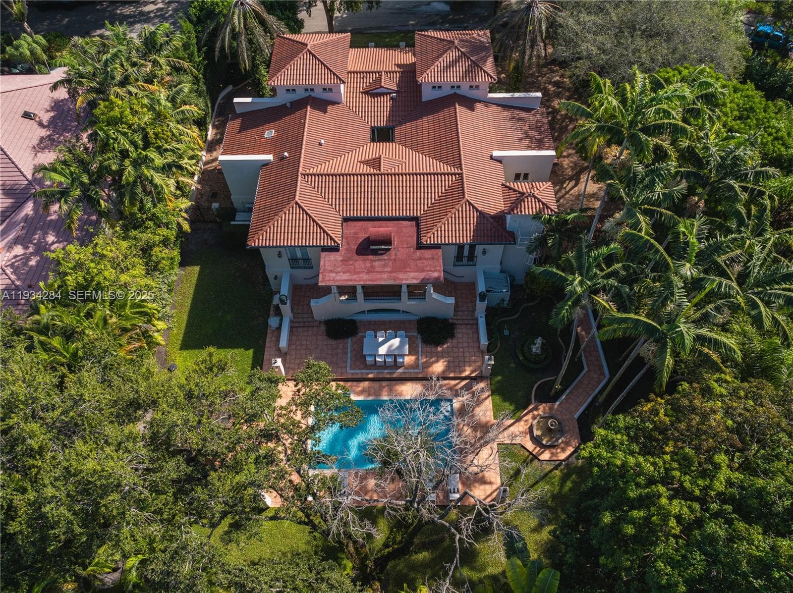 8000 Los Pinos Blvd, Coral Gables FL 33143 — 39