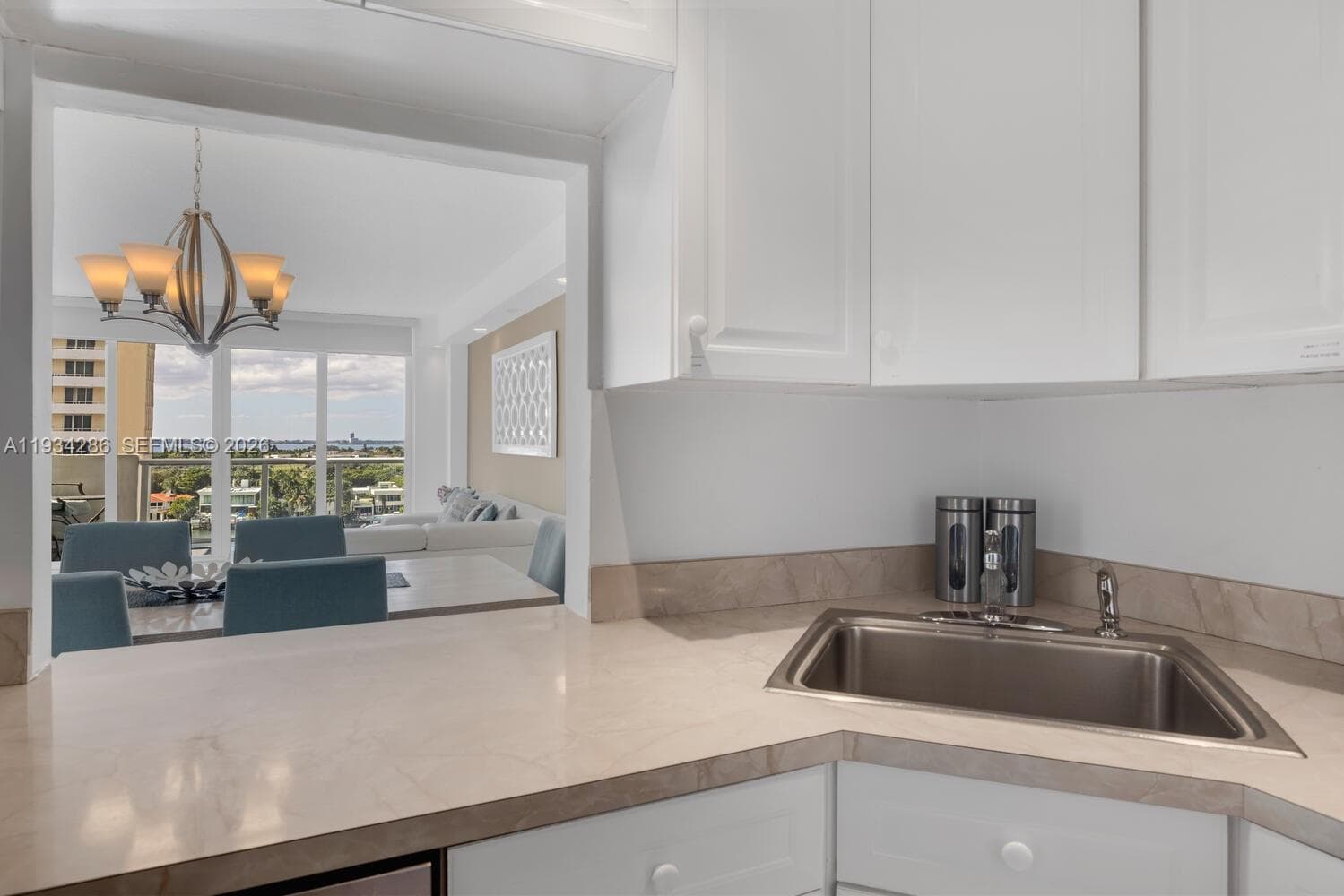 5601 Collins Ave # 1019, Miami Beach FL 33140 — 23