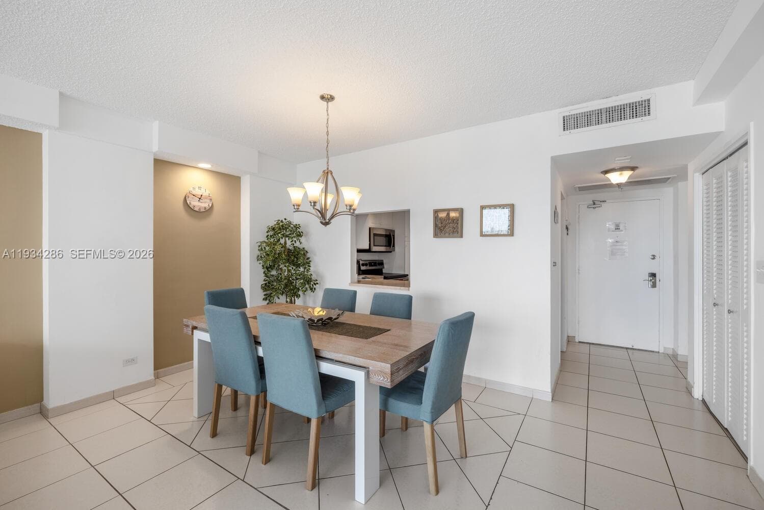 5601 Collins Ave # 1019, Miami Beach FL 33140 — 17