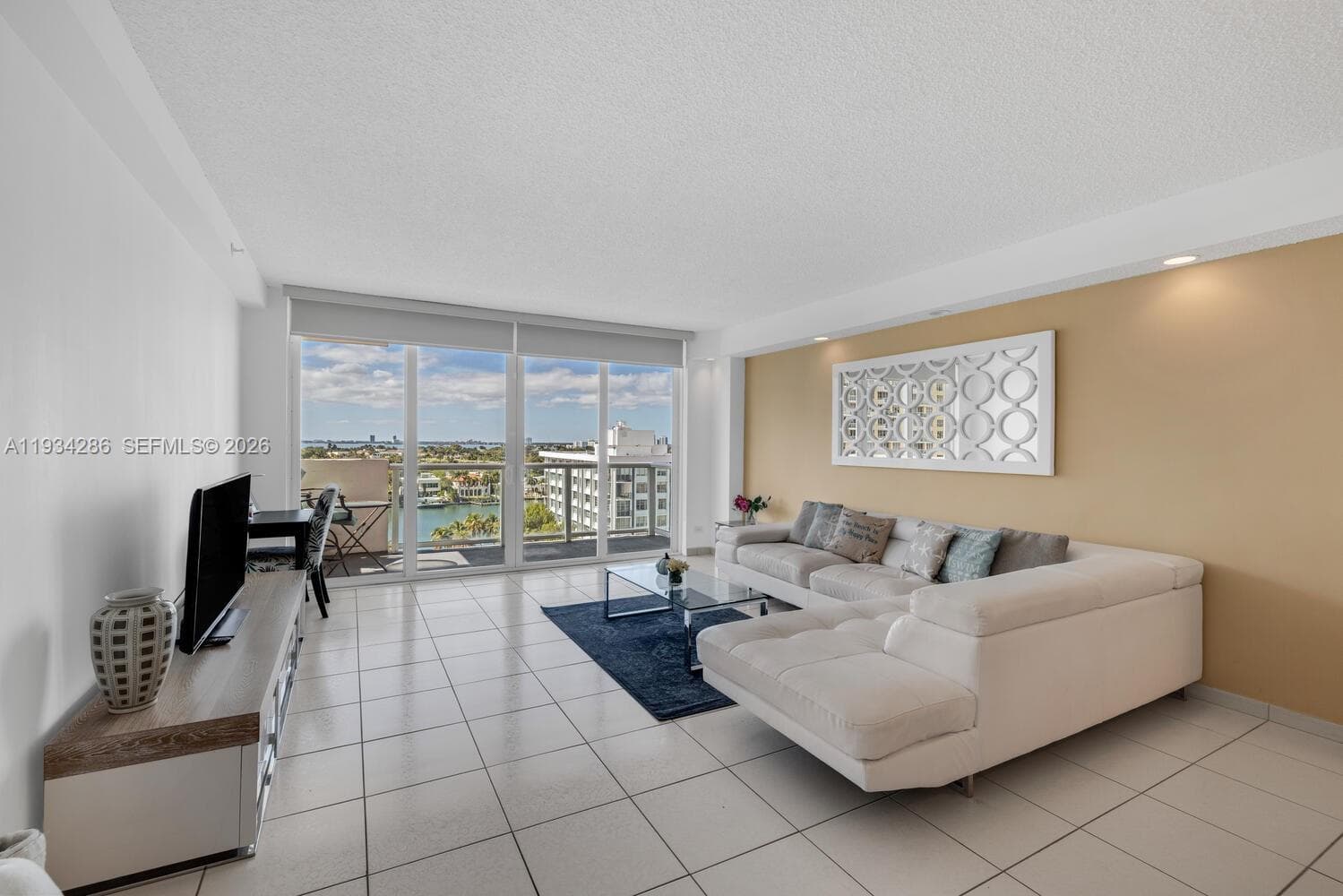 5601 Collins Ave # 1019, Miami Beach FL 33140 — 16