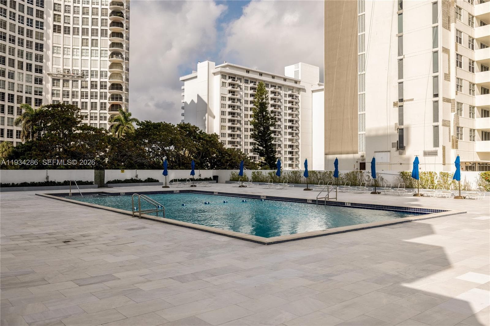 5601 Collins Ave # 1019, Miami Beach FL 33140 — 5