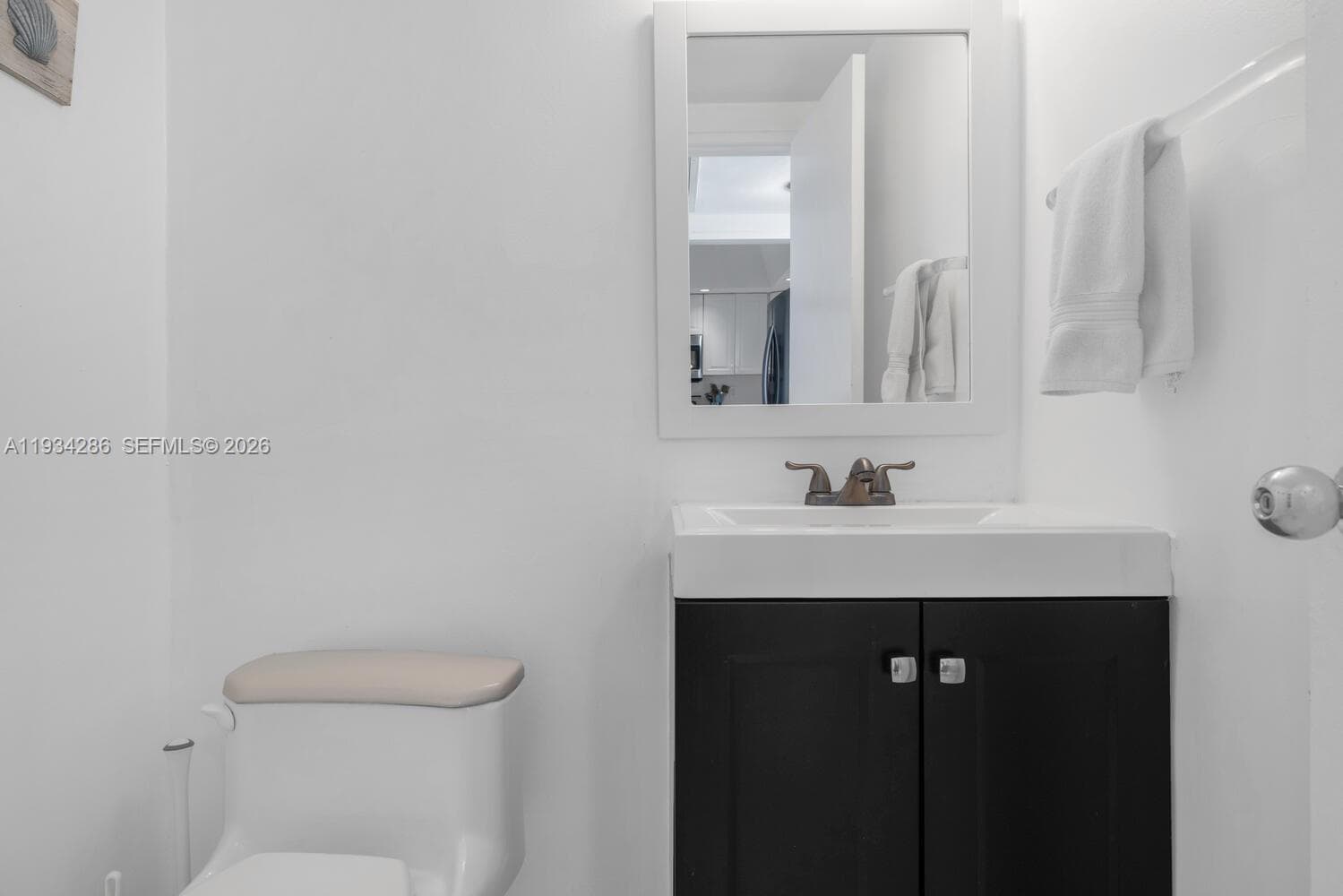 5601 Collins Ave # 1019, Miami Beach FL 33140 — 24