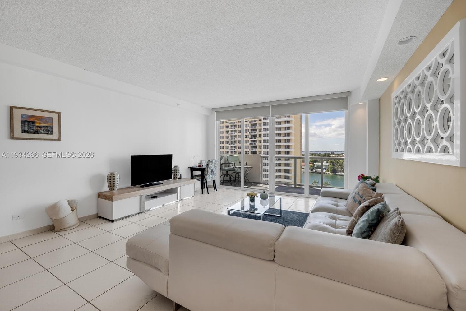 5601 Collins Ave # 1019, Miami Beach FL 33140 — 18