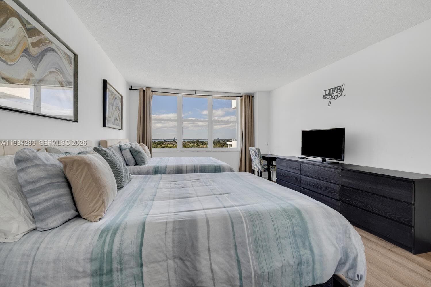 5601 Collins Ave # 1019, Miami Beach FL 33140 — 25