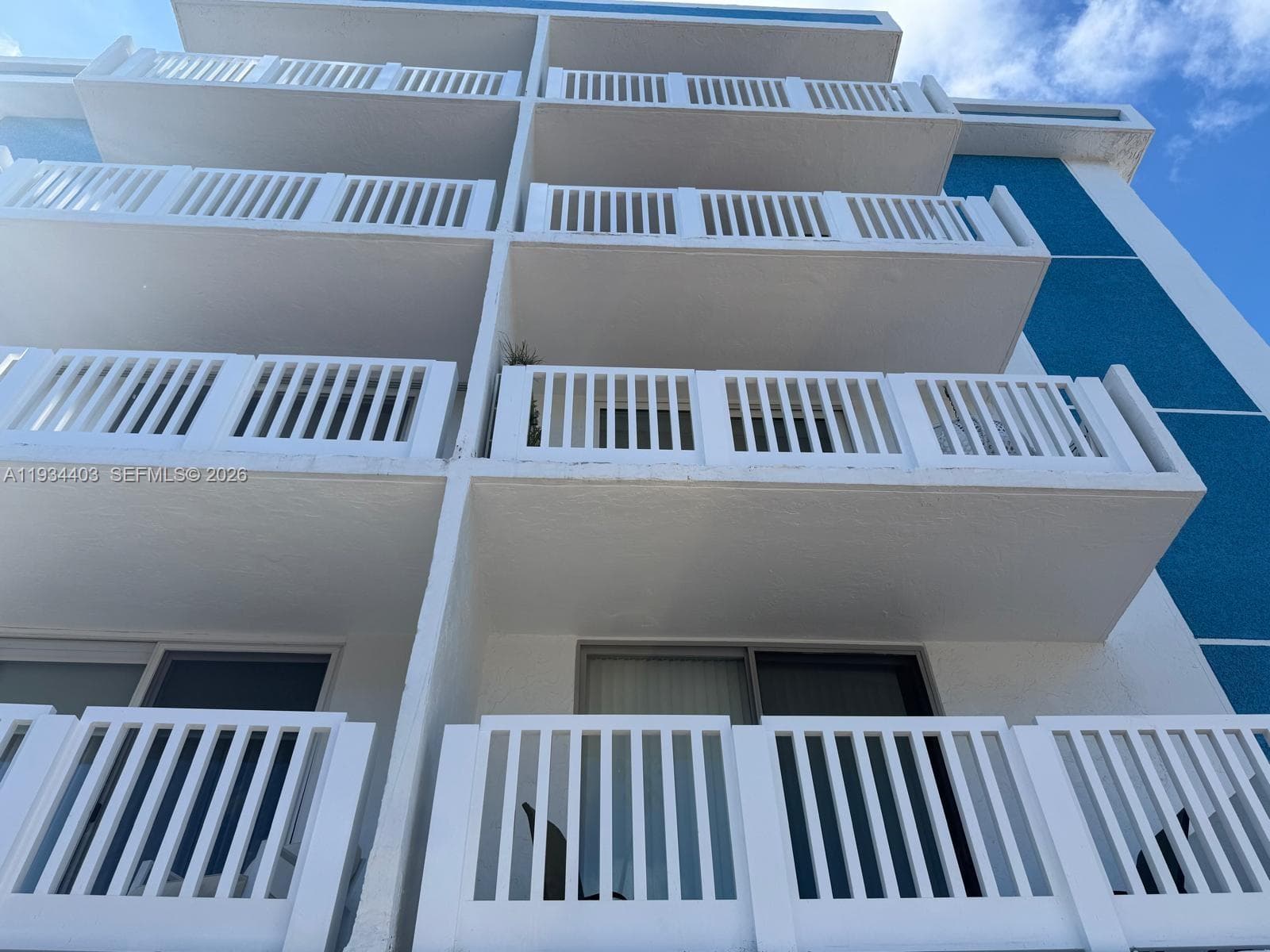 910 Michigan Ave # 305, Miami Beach FL 33139 — 1