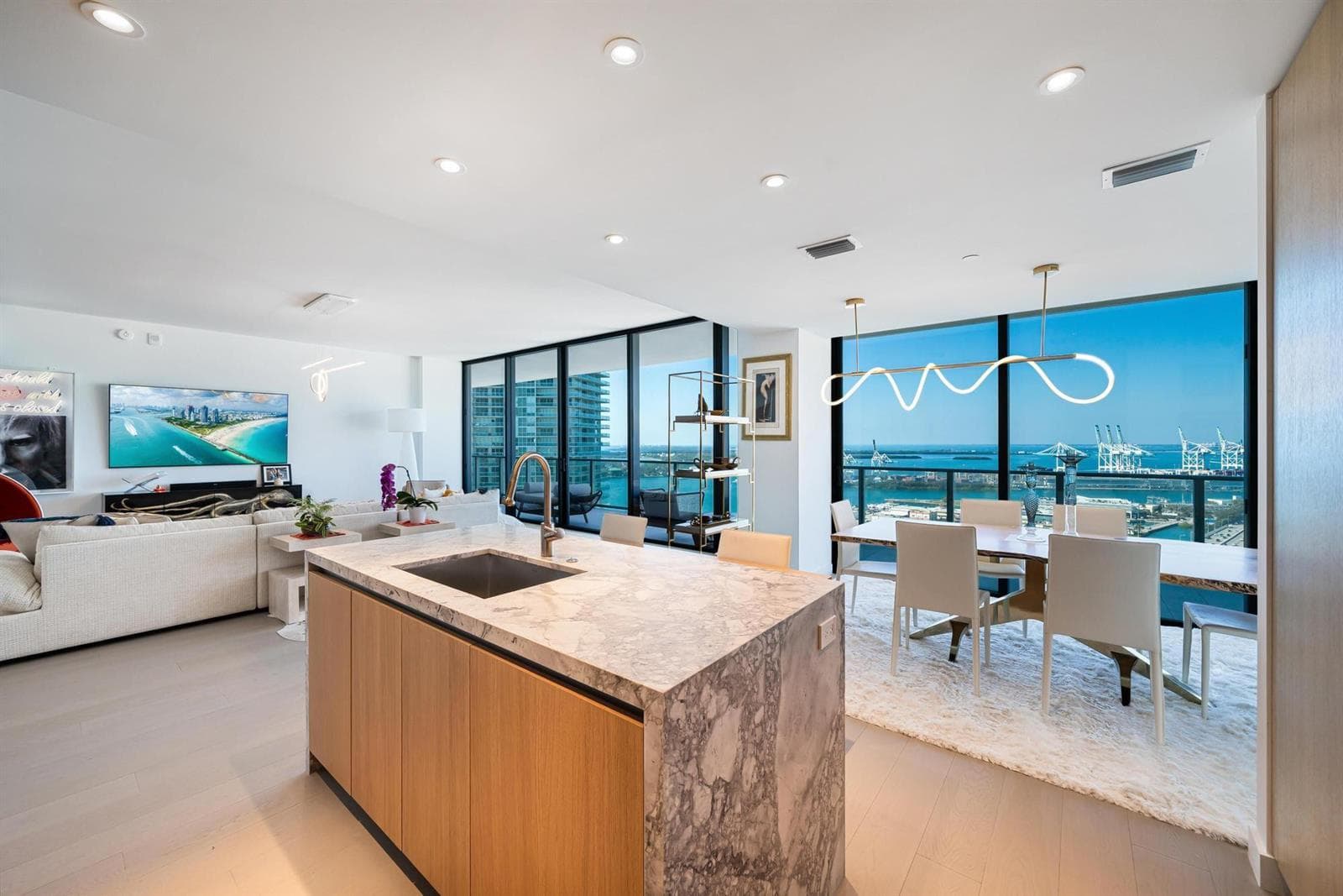 500 Alton # 2702, Miami Beach FL 33139 — 5